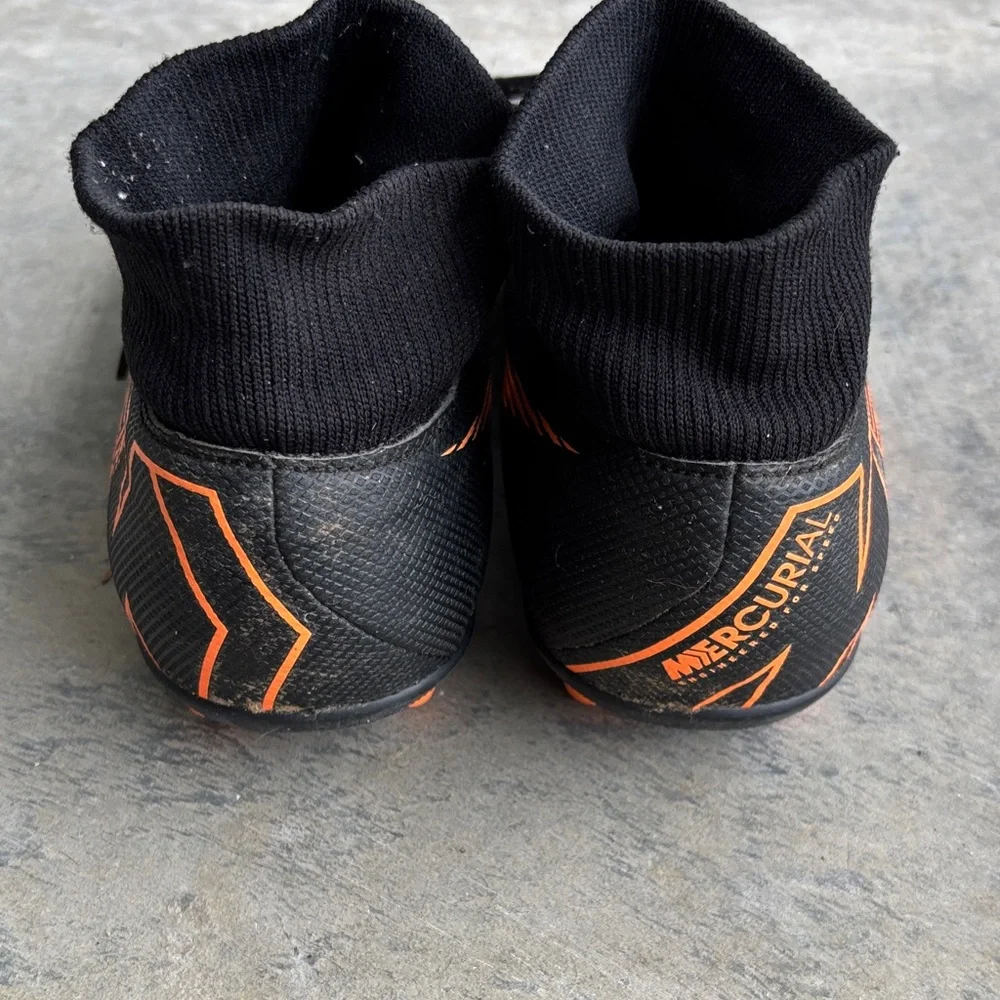 Nike Men’s Mercurial Soccer Cleats Black and Orange - size 9.5